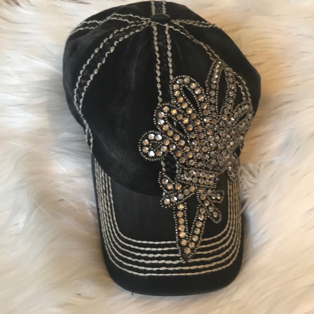 Diamond detail hat
